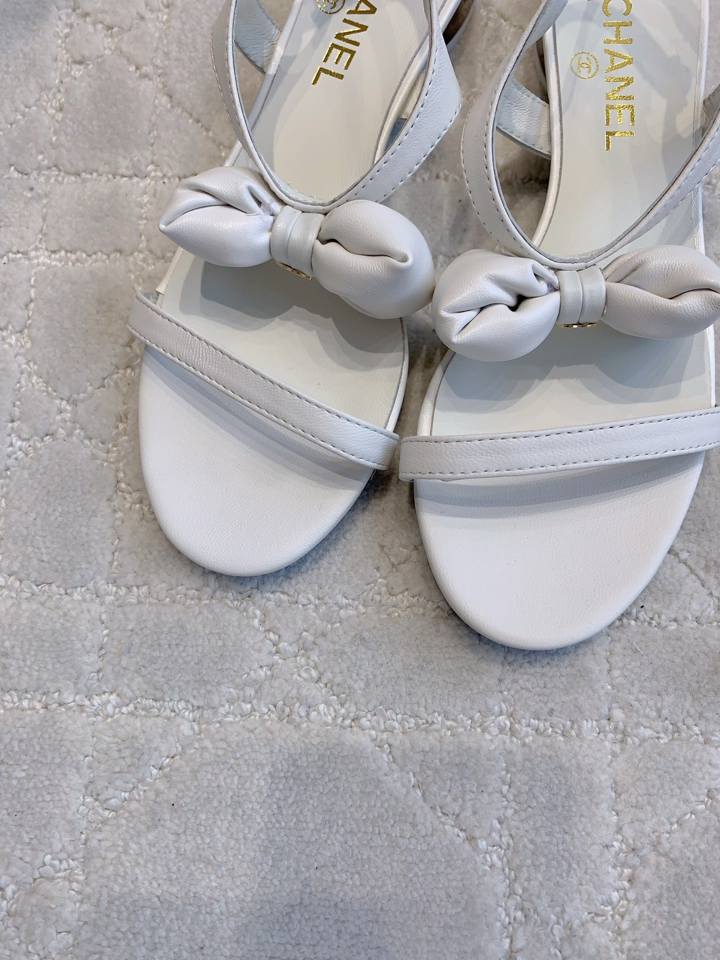 CC 26s Bow-Tie Flat Sandals White Lambskin 906132