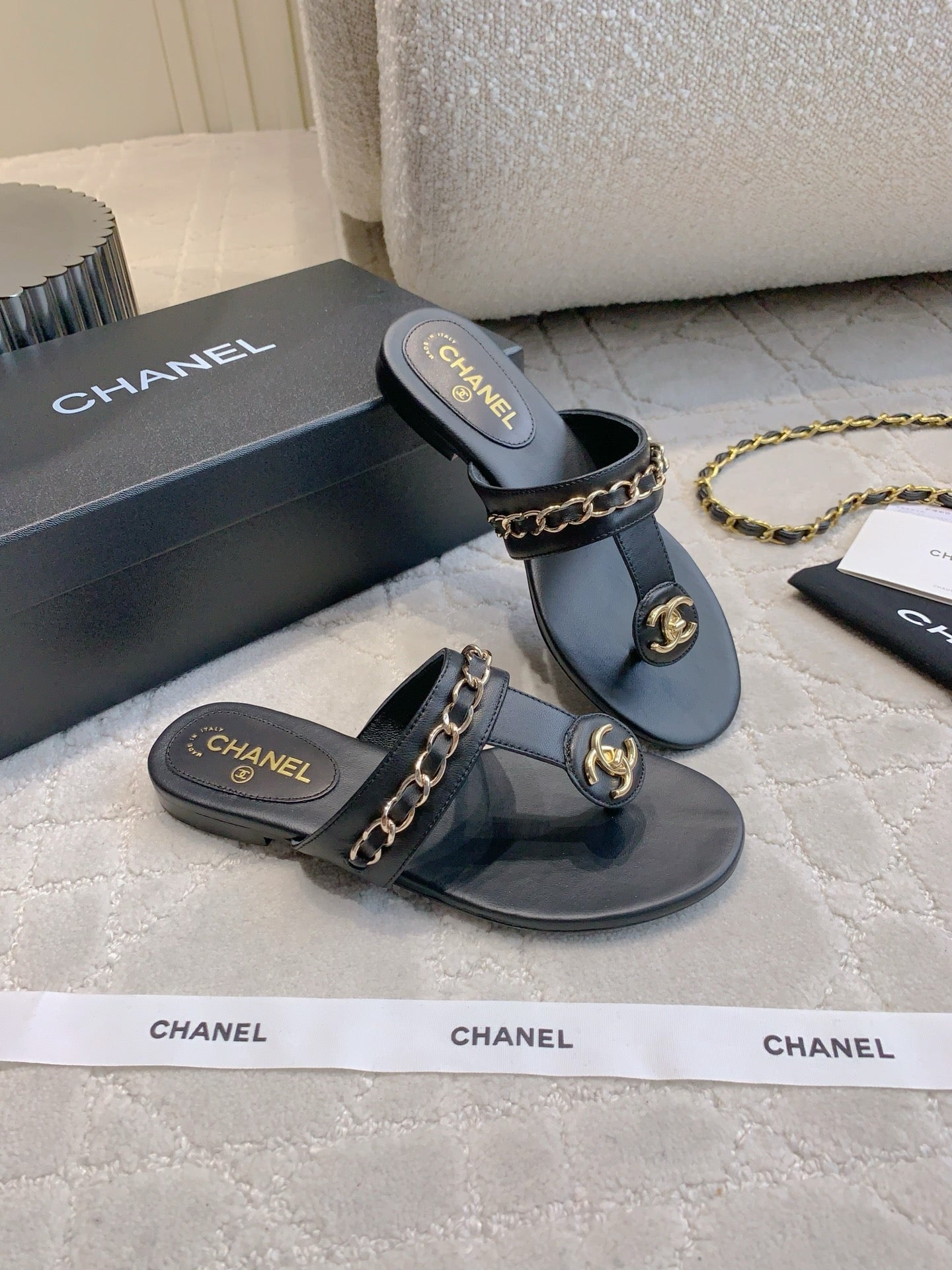 CC Thong Slippers In Black Lambskin Mix Chain