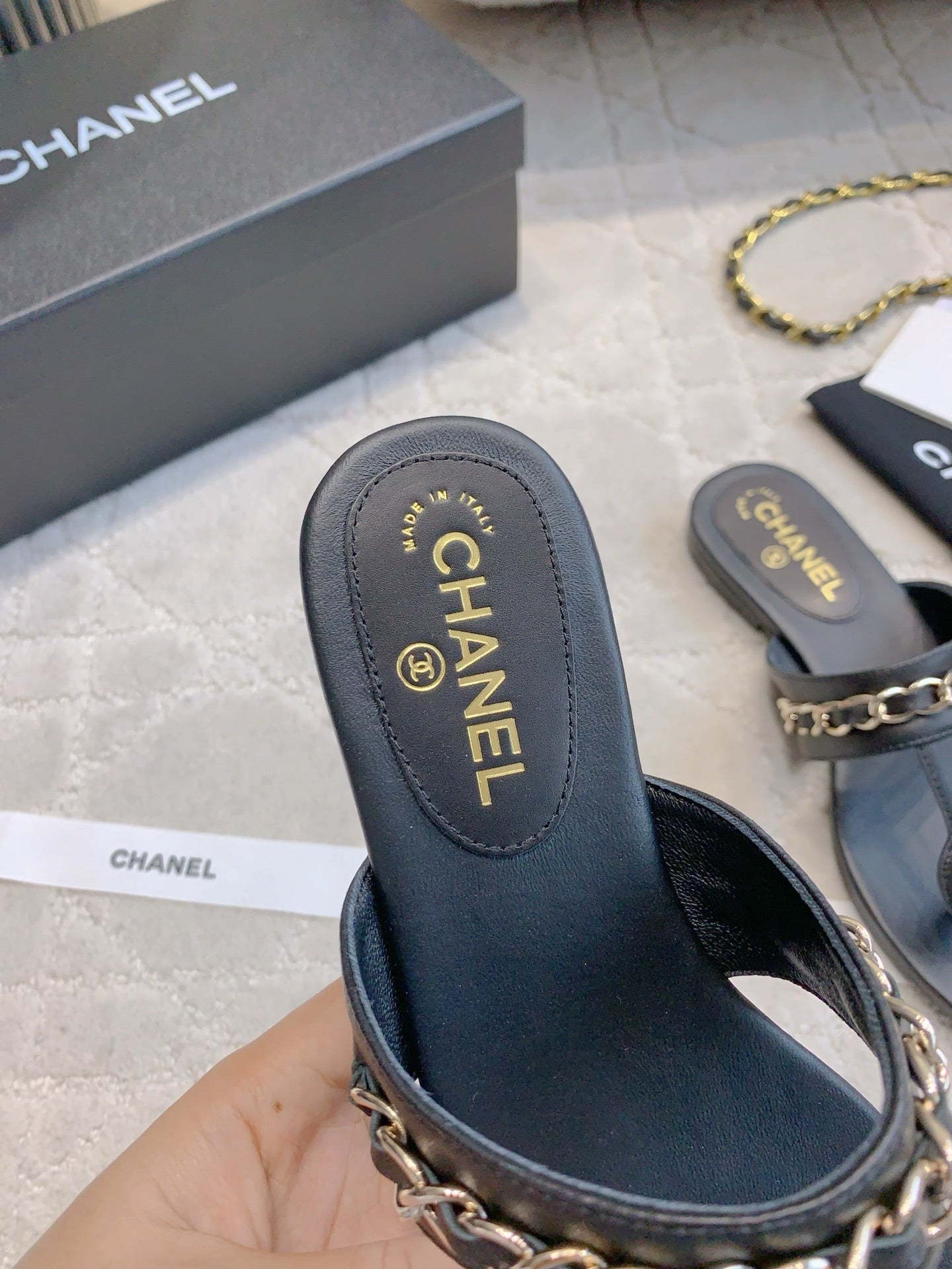 CC Thong Slippers In Black Lambskin Mix Chain
