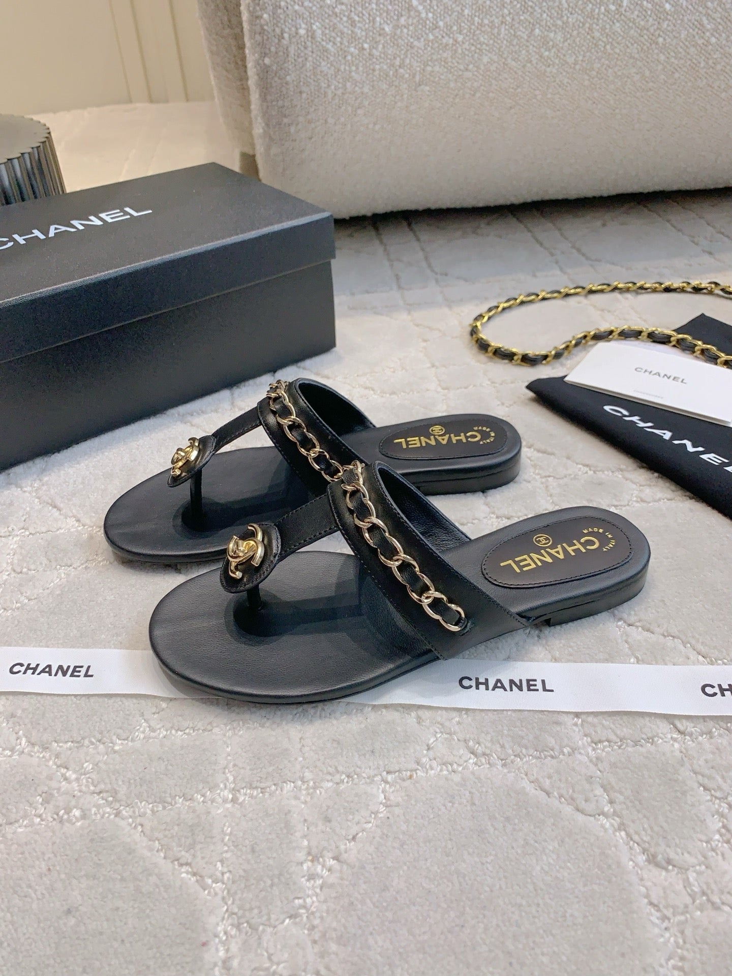 CC Thong Slippers In Black Lambskin Mix Chain