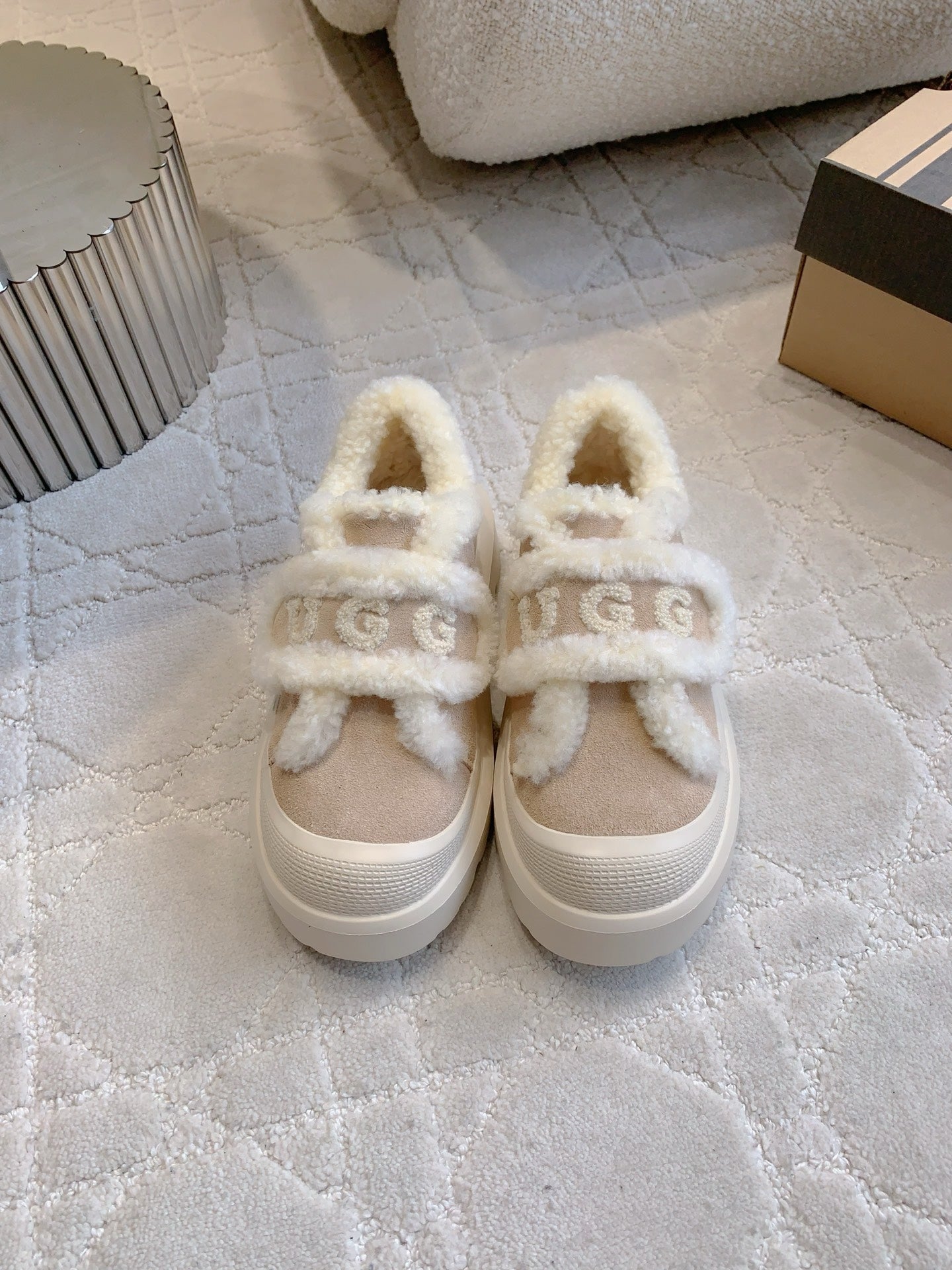 UGG Tazz Slipper Loafers Beige Suede and Fleece 516905