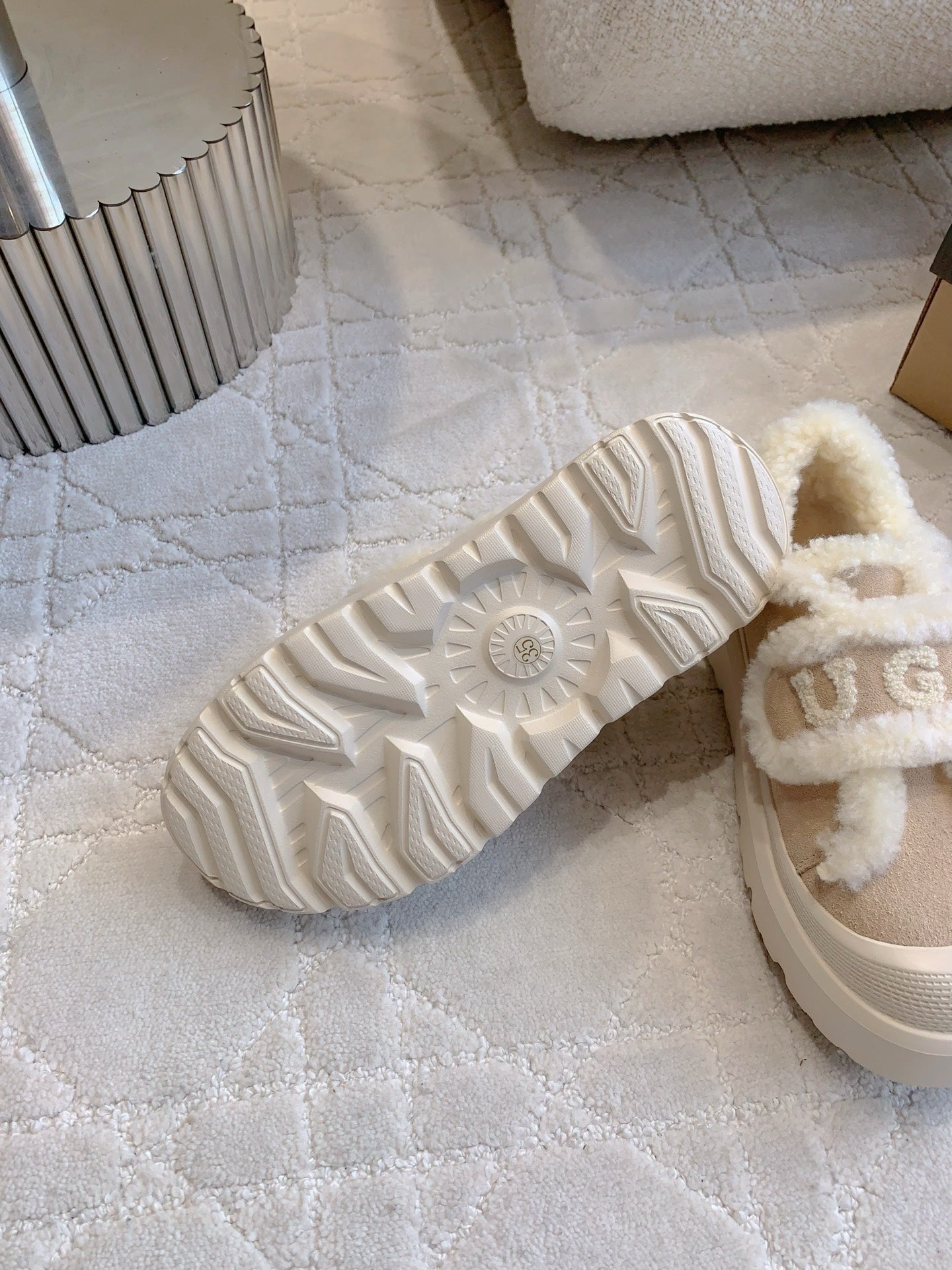 UGG Tazz Slipper Loafers Beige Suede and Fleece 516905