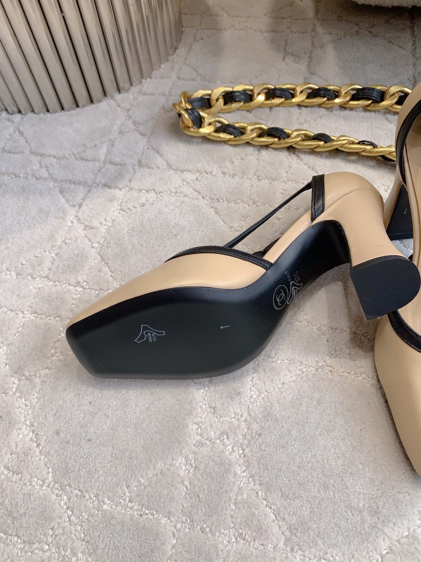 CC 2026s Two-Tone Slingback 8.5cm Black Beige Leather 723689