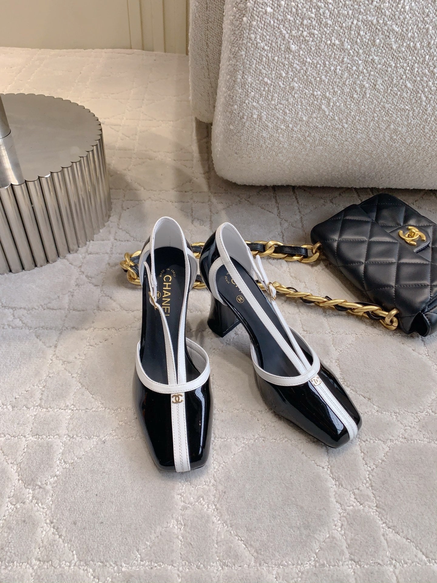 CC FW26 Square Cap Toe Slingback 8.5cm White Black Patent Leather 723686