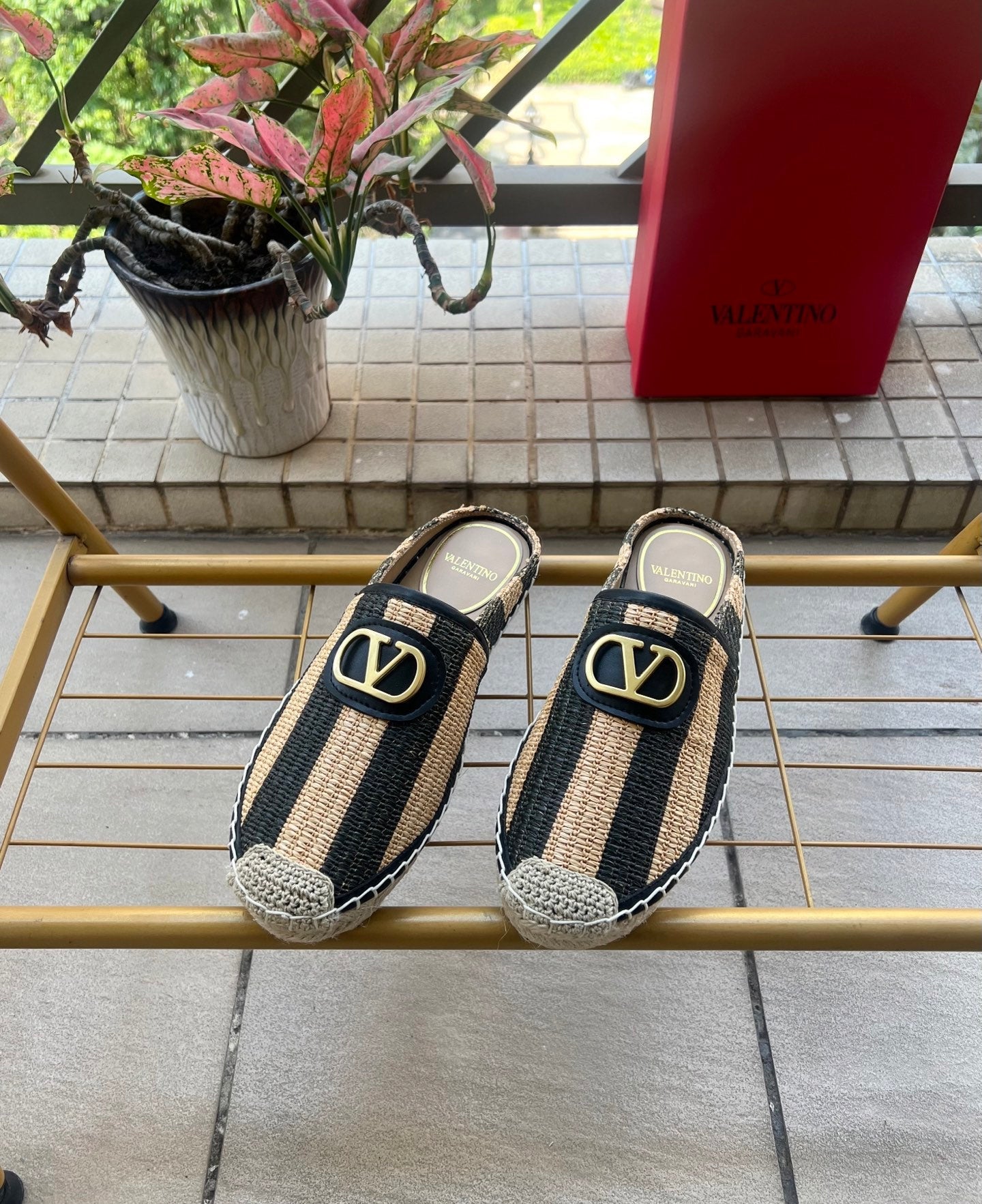 VLogo Signature Striped Espadrille Mules Beige Black Raffia 692191