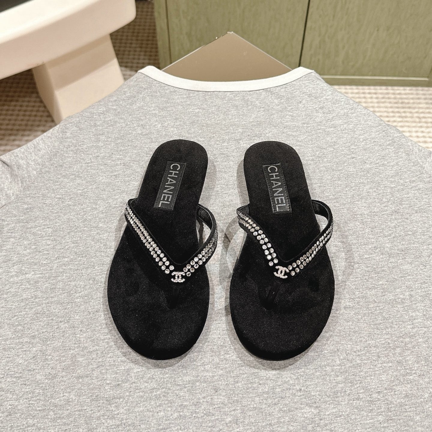 CC 25ss Rhinestone Thong Sandal Black Velvet 461637