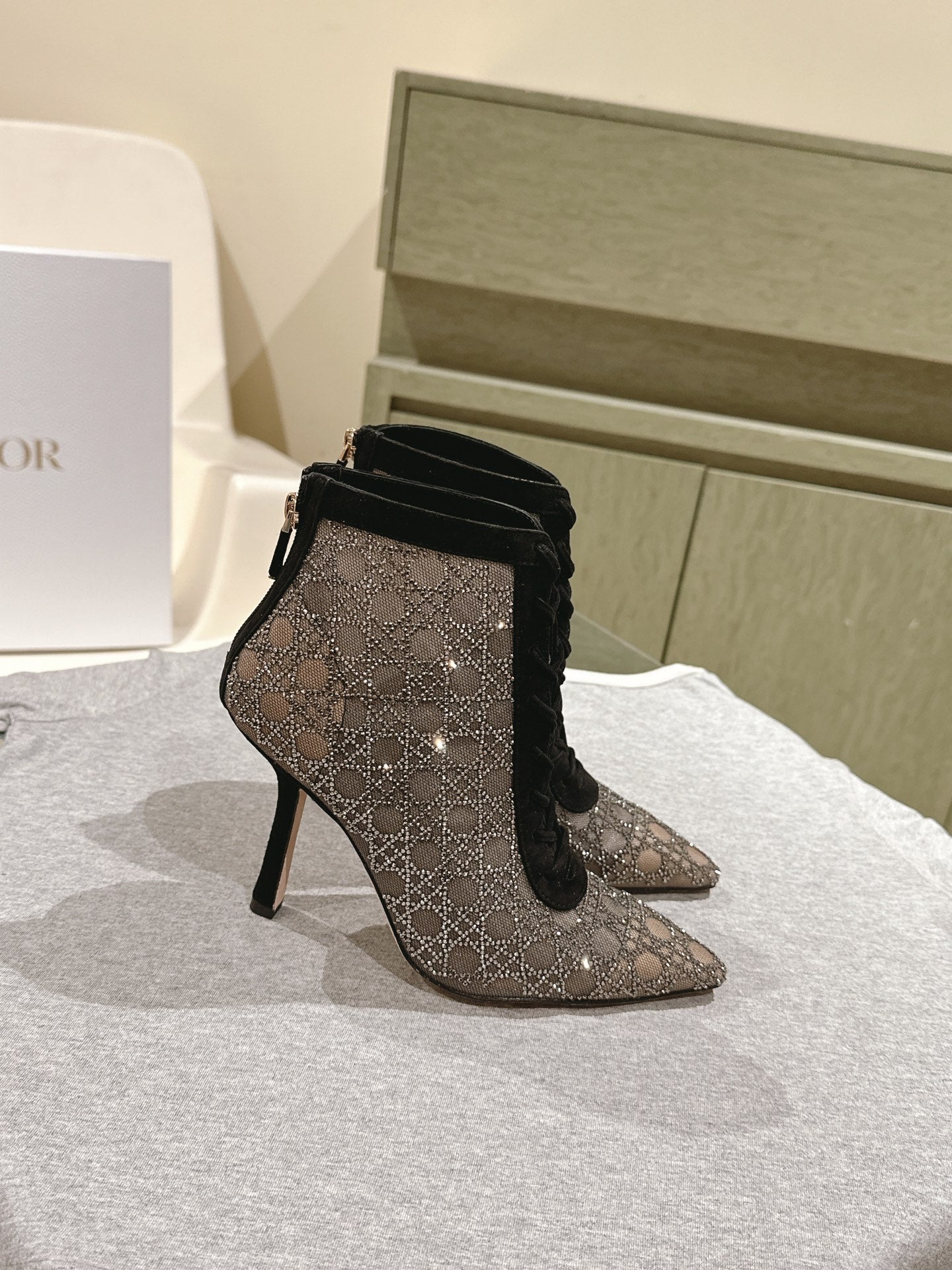 CD Capture Ankle Boot 85mm Black Mesh & Suede 483089