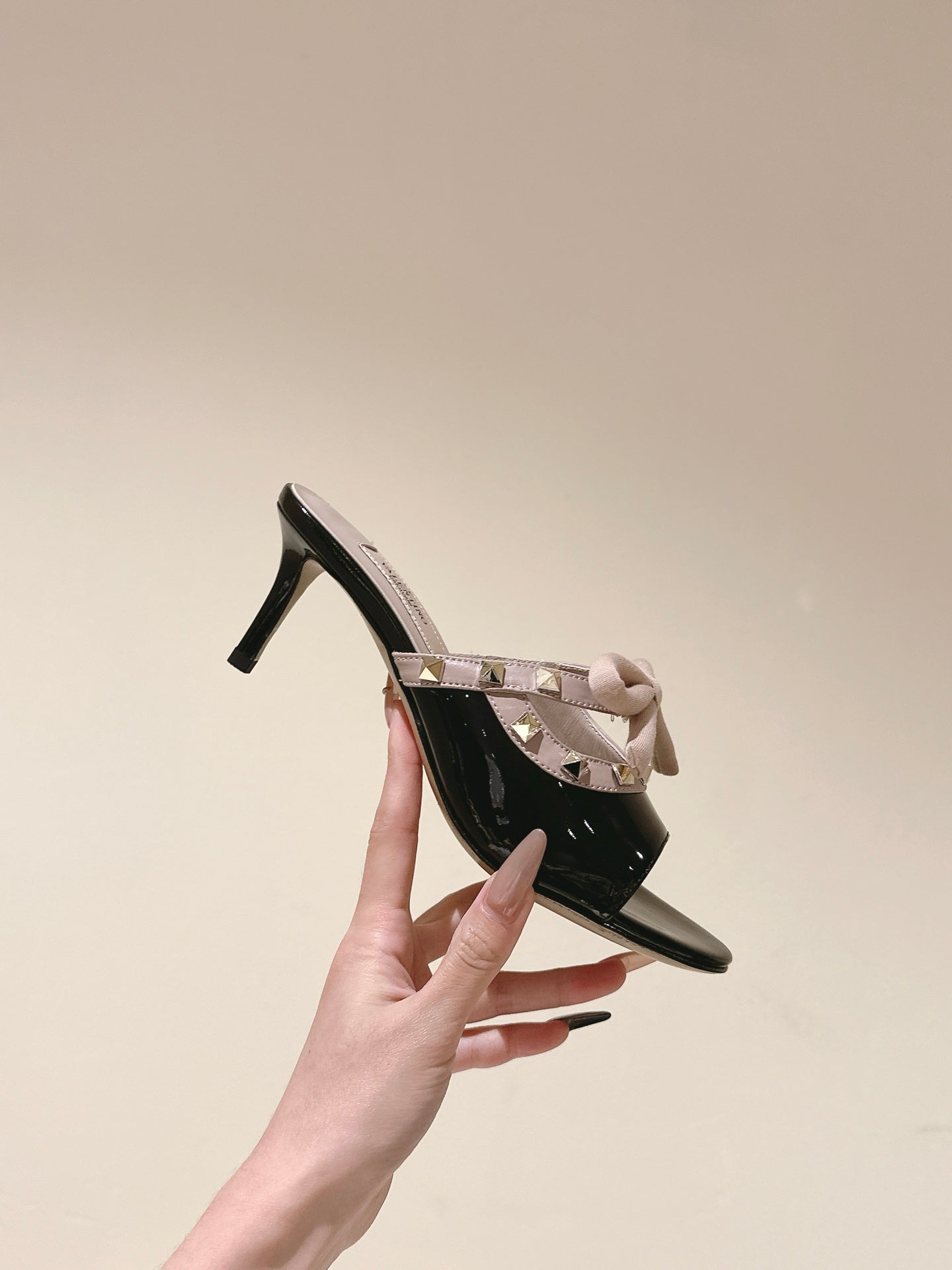 VT Rockstud Sandals 6cm Black Patent Leather 659265