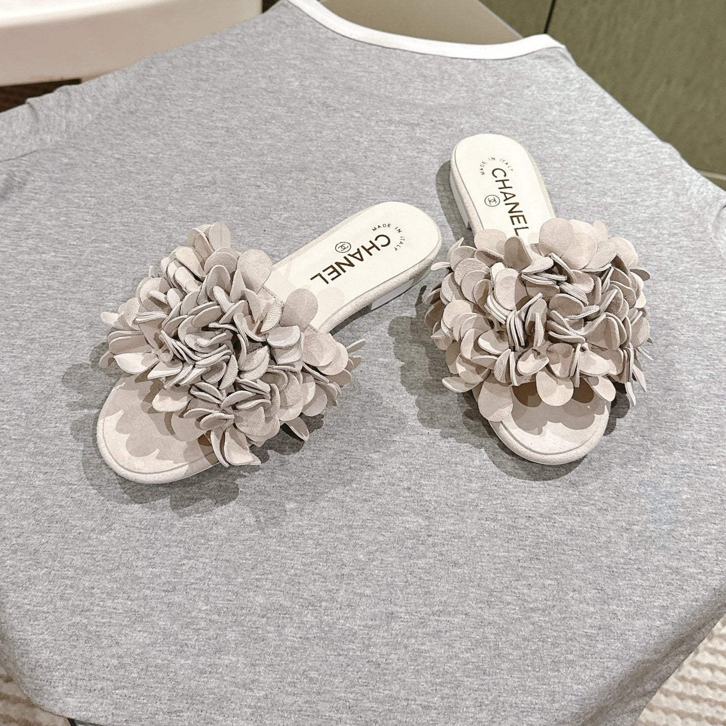 CC Floral Slide Flat Light Taupe Suede Cowhide 454280