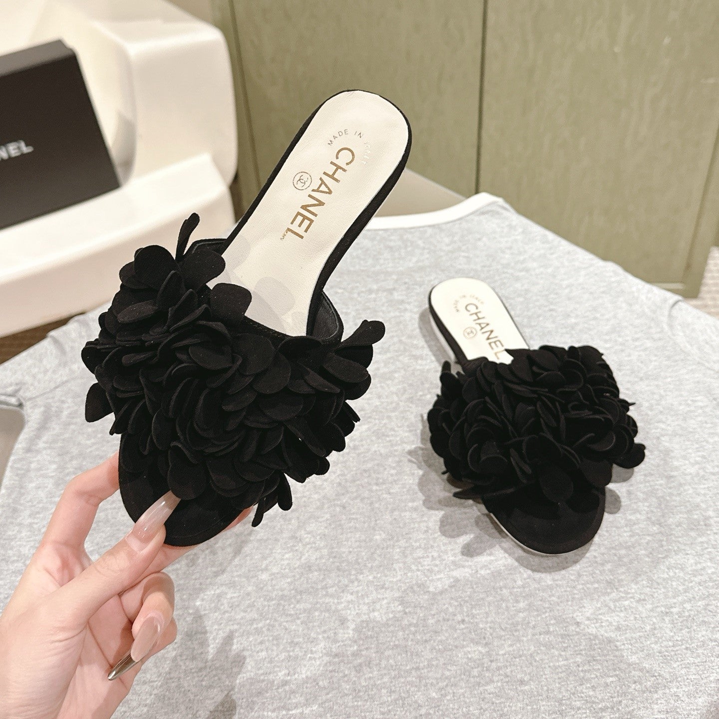 CC Floral Slide Flat Black Suede Cowhide 454282