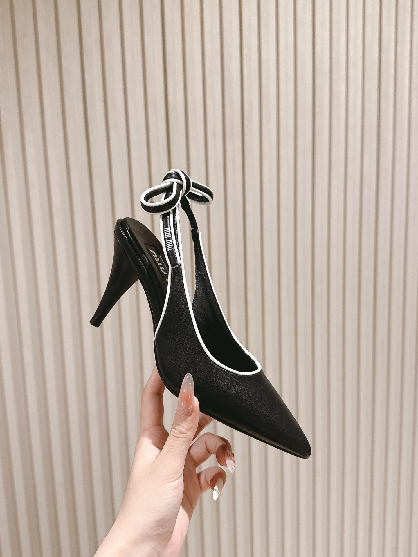 Miu Mordoré Pointed Toe Slingback Pumps 85mm Black Cowhide Sheepskin 445788