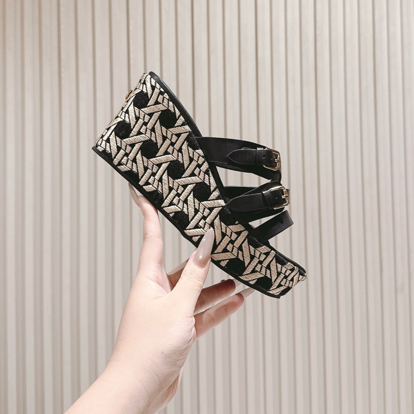 CD L'Amazone Wedge Slide 85mm Black Calfskin and Raffia 483084
