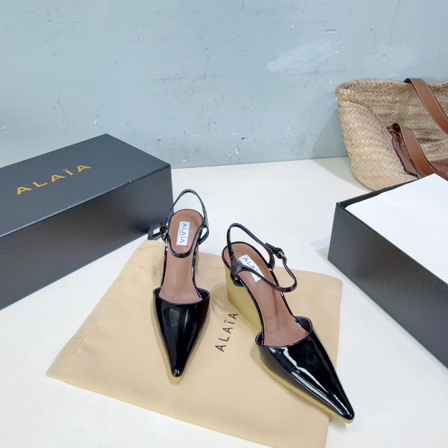 Alaia Wedge Pumps 10cm Black Patent Leather 674285
