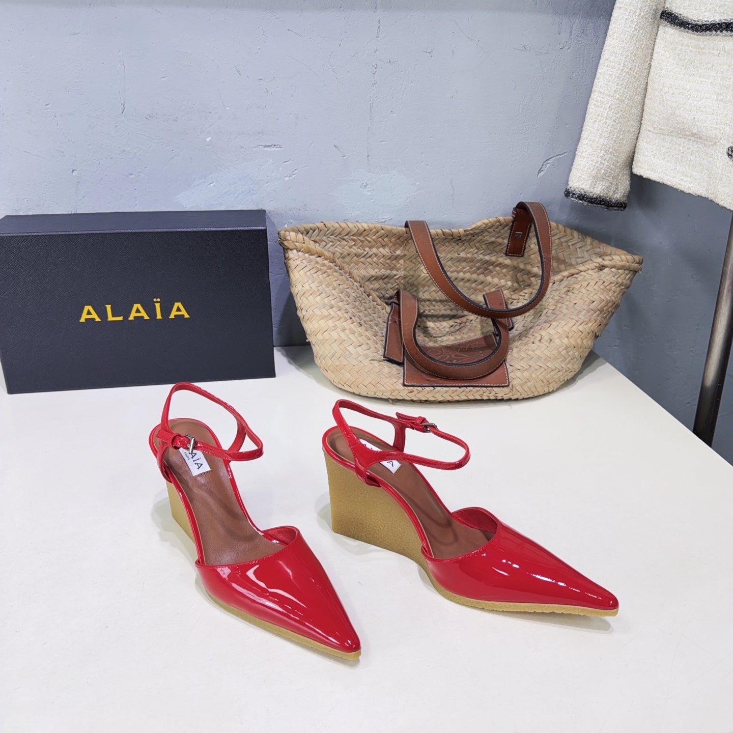 Alaia Wedge Pumps 10cm Beige Patent Leather 674287