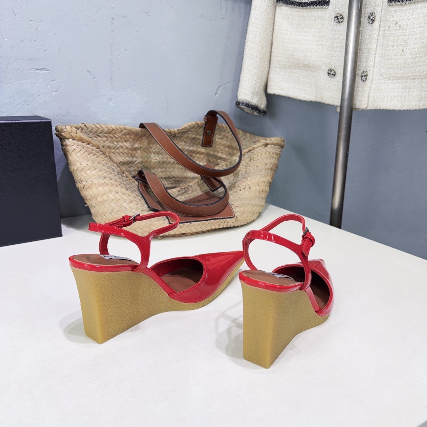 Alaia Wedge Pumps 10cm Beige Patent Leather 674287