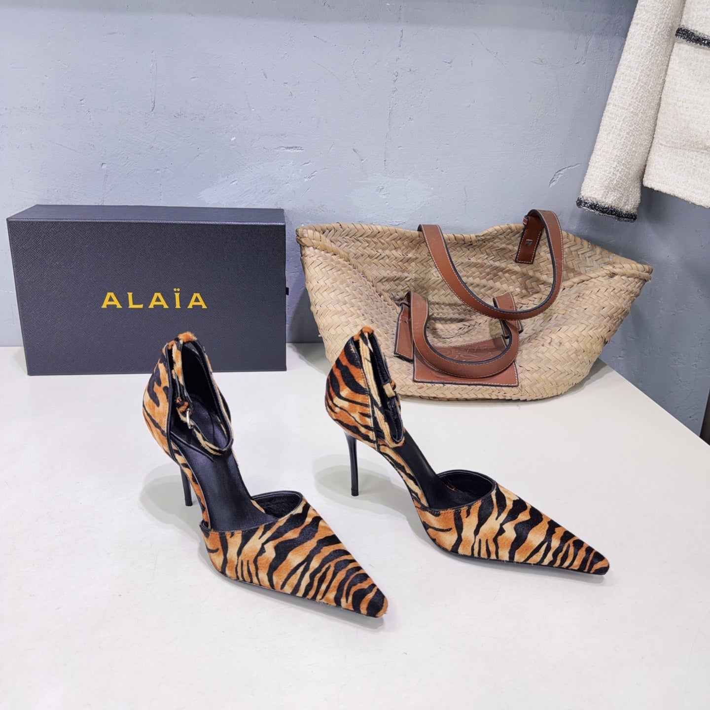 Alaia Drop Pumps 10cm Leopard Printed Suede 674290