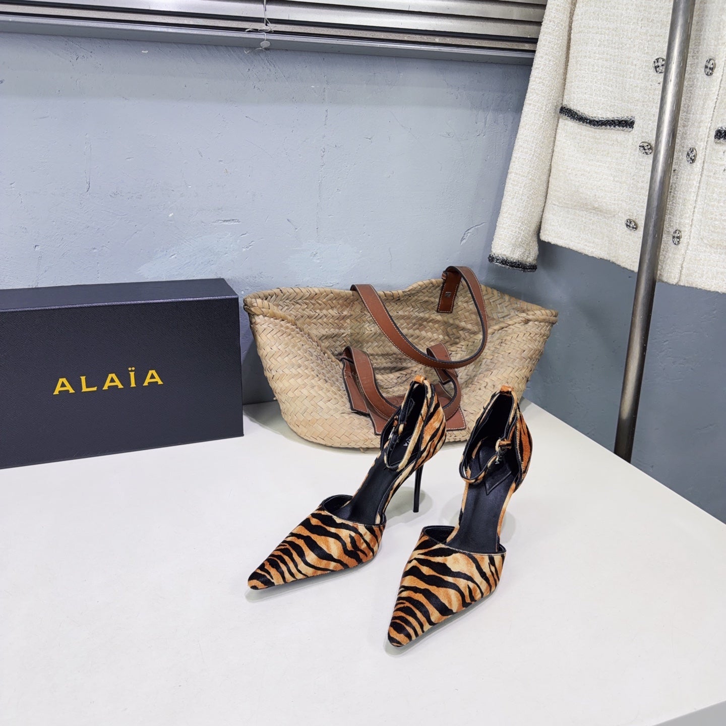 Alaia Drop Pumps 10cm Leopard Printed Suede 674290