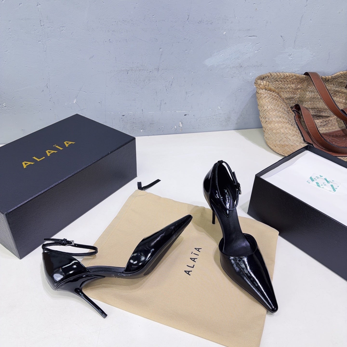 Alaia Drop Pumps 10cm Black Glossy Leather 674291