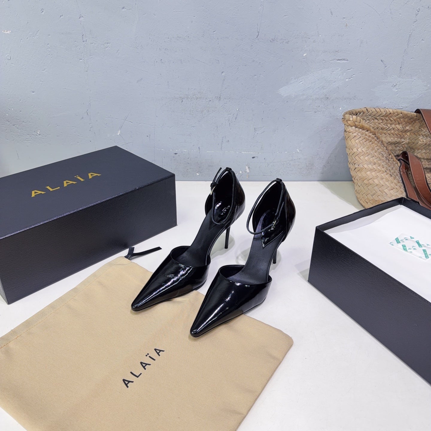 Alaia Drop Pumps 10cm Black Glossy Leather 674291