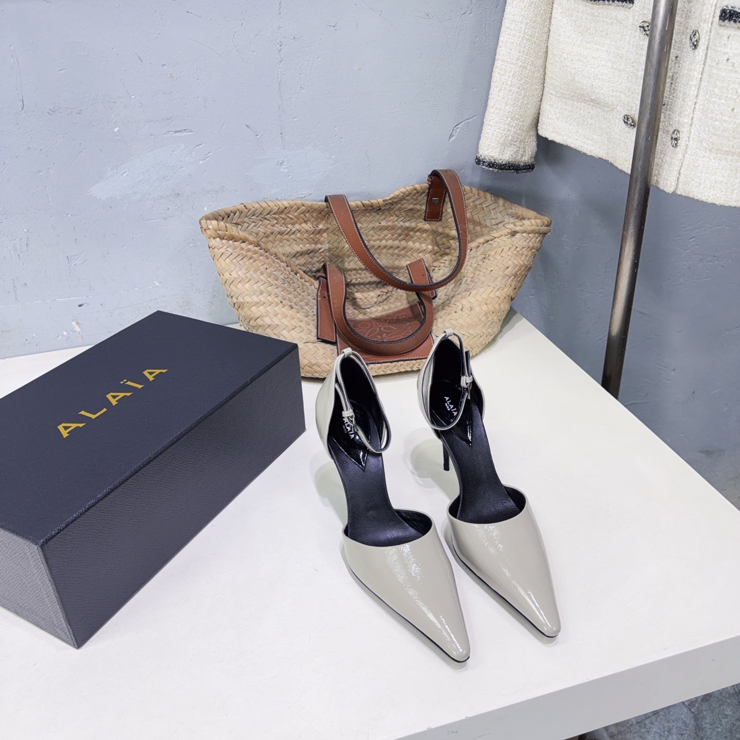 Alaia Drop Pumps 10cm Grey Glossy Leather 674293