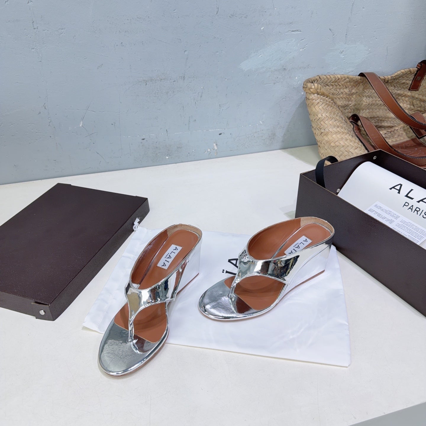 Alaia Cube Toe Strap Sandal Sliver Patent Leather 674319