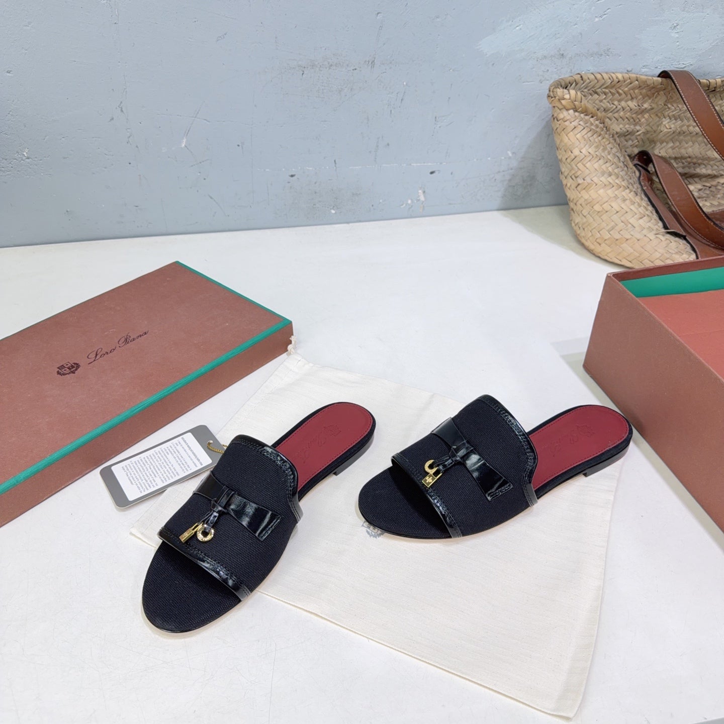 LP Summer Charms Flat Sandal Black Leather Canvas 742536