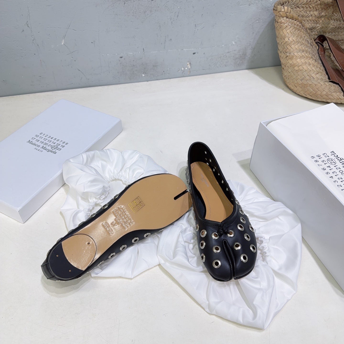 MM6 Bellissima Ballerina Eyelet Details Black Cowhide 893694