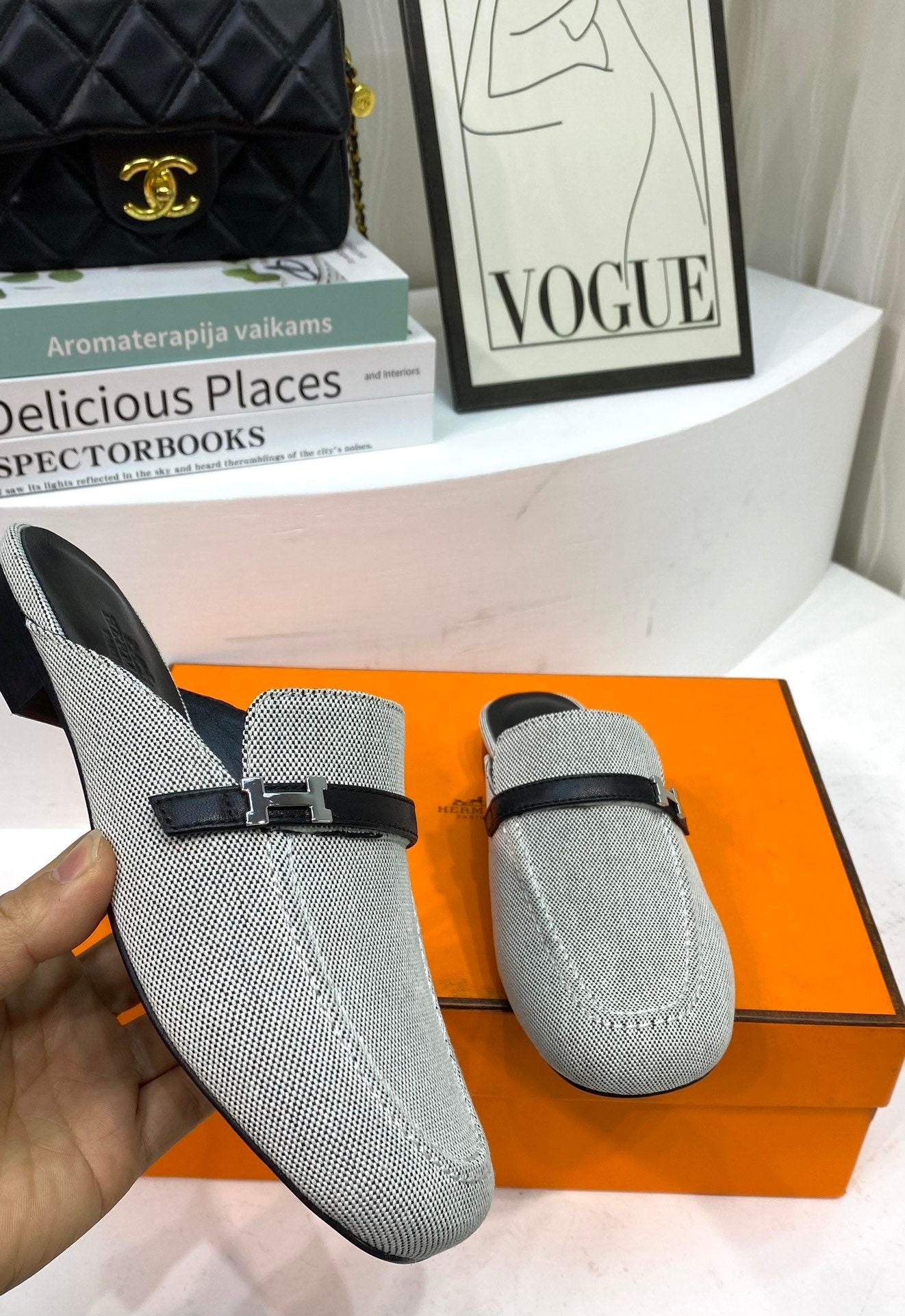 IENA MULE GRAY CANVAS AND BLACK CALFSKIN