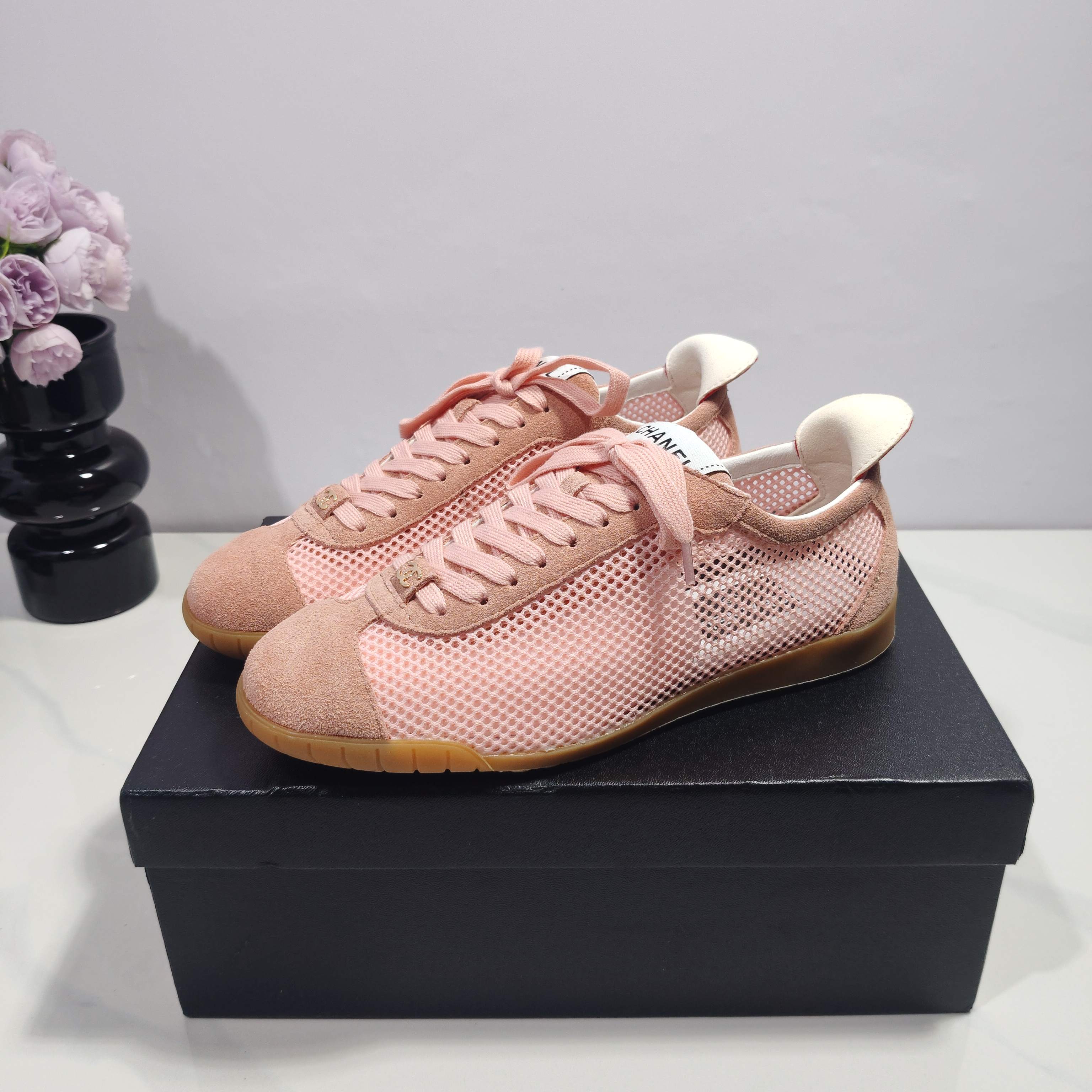 CC 26s Sneakers Light Pink Suede Mesh 953773