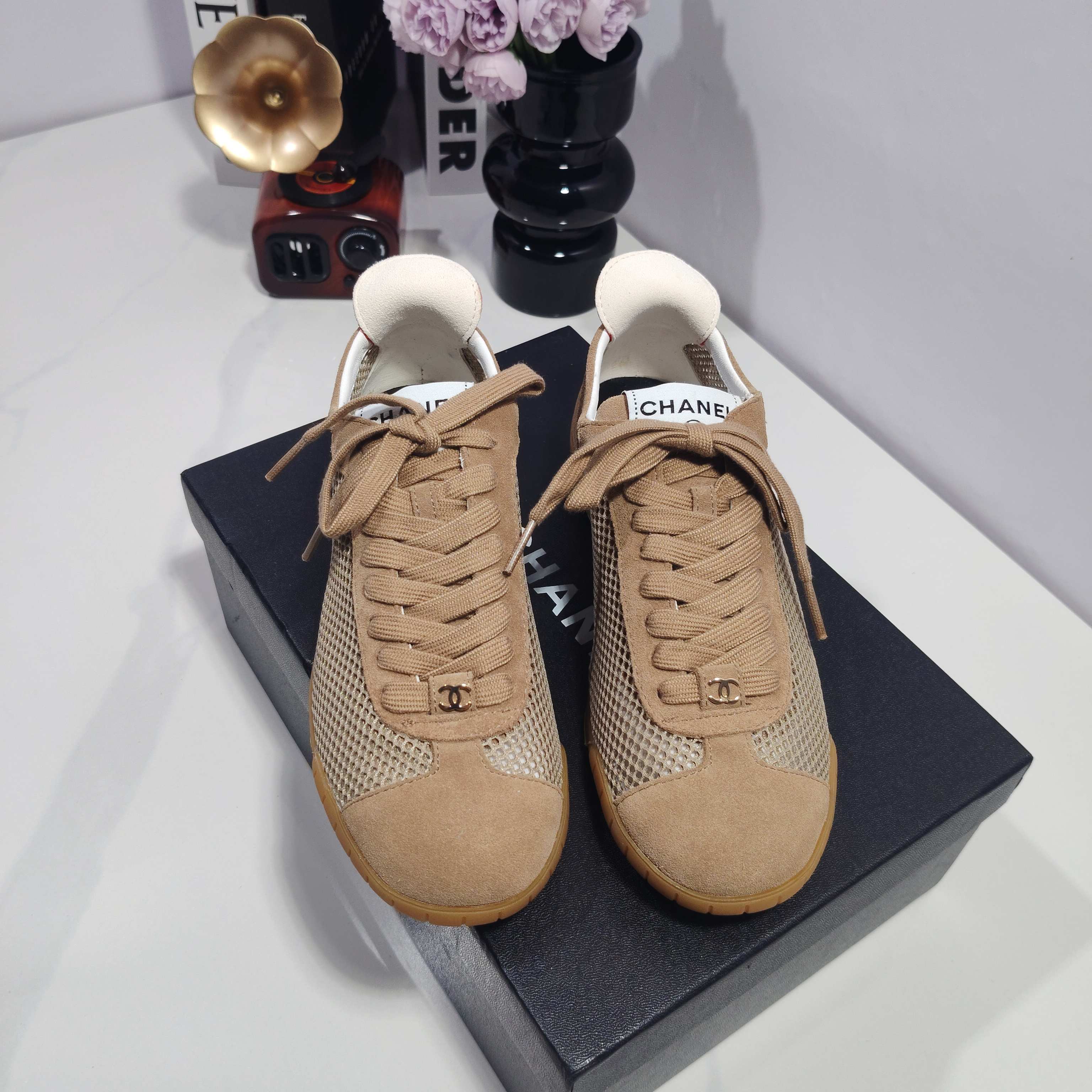 CC 26s Sneakers Beige Suede Mesh 953775