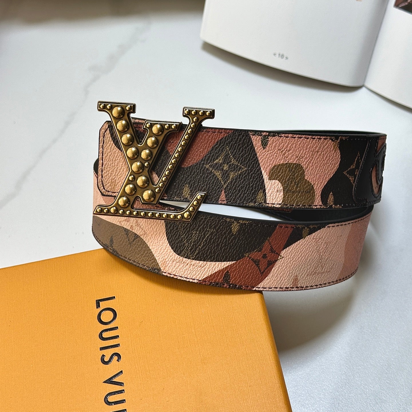 LV Initials 40mm Reversible Belt Comic Partten Calfskin 200648