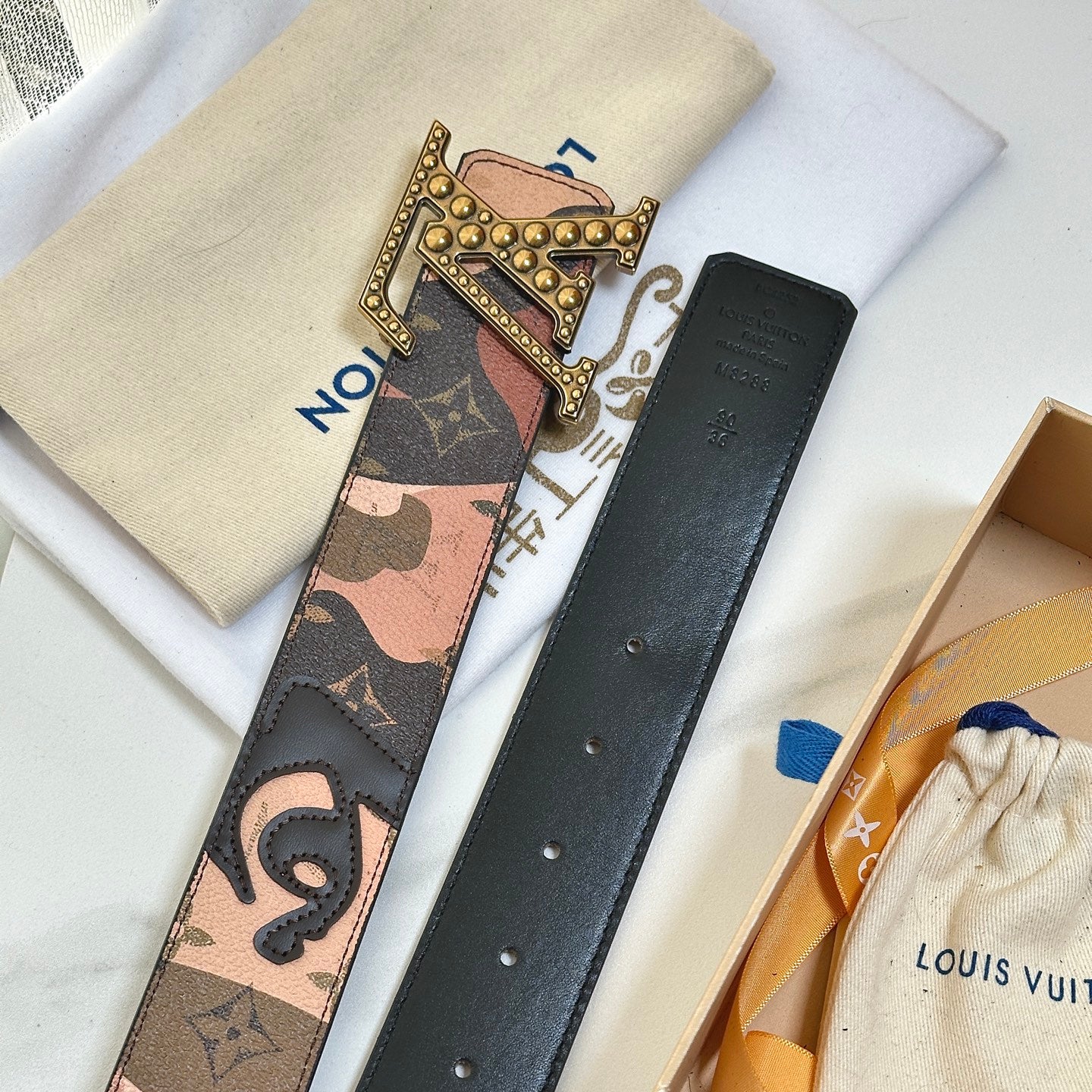 LV Initials 40mm Reversible Belt Comic Partten Calfskin 200648