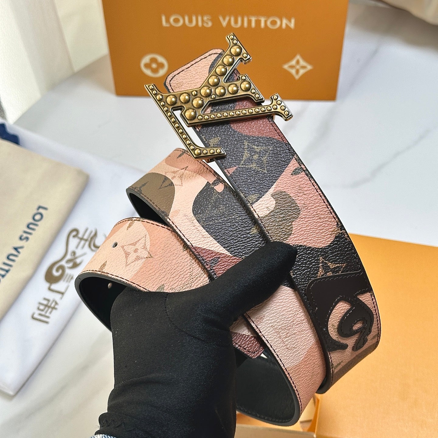 LV Initials 40mm Reversible Belt Comic Partten Calfskin 200648