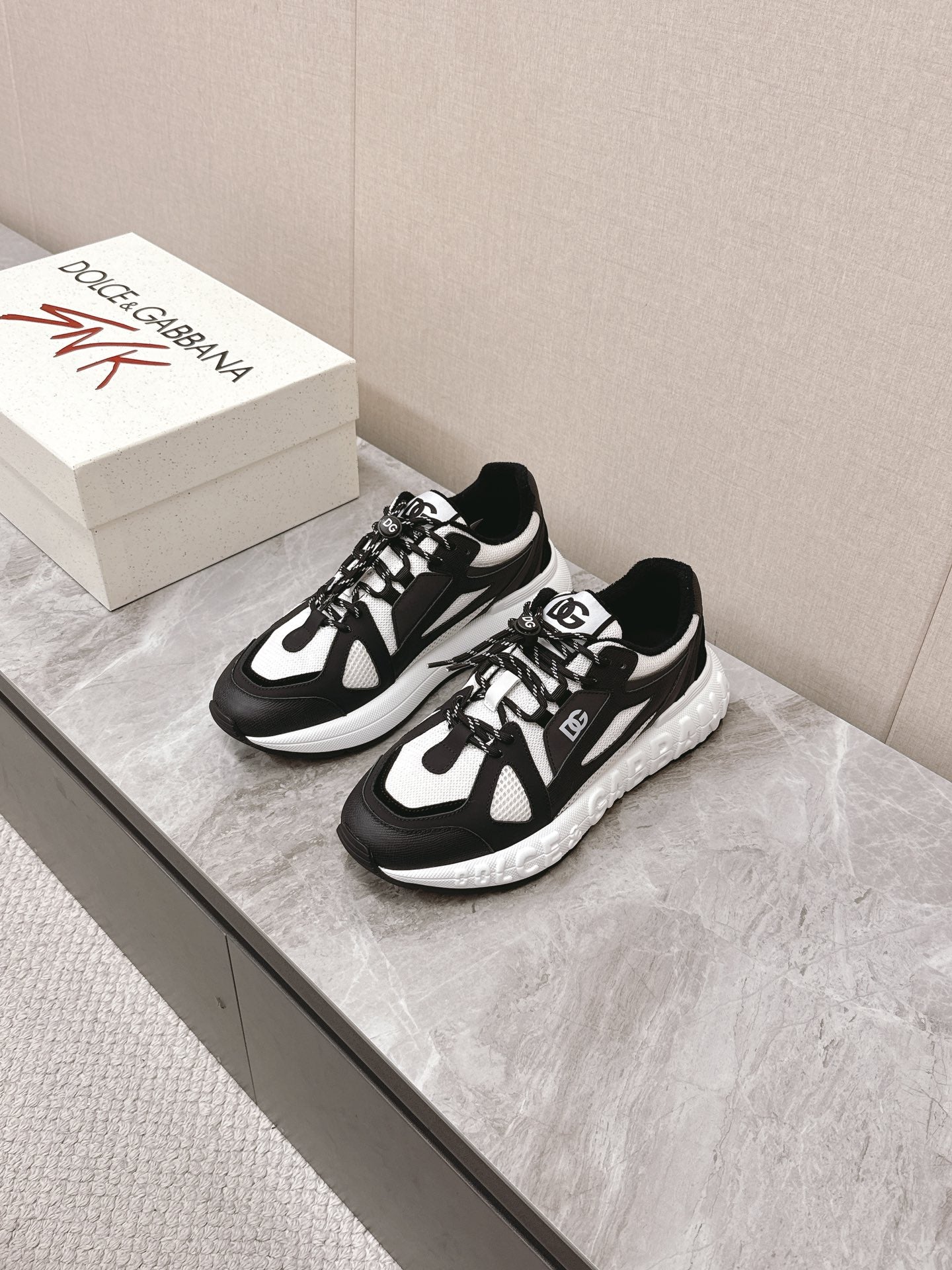 DC Chunky Sneakers White Black Cowhide & Mesh Lining 339126