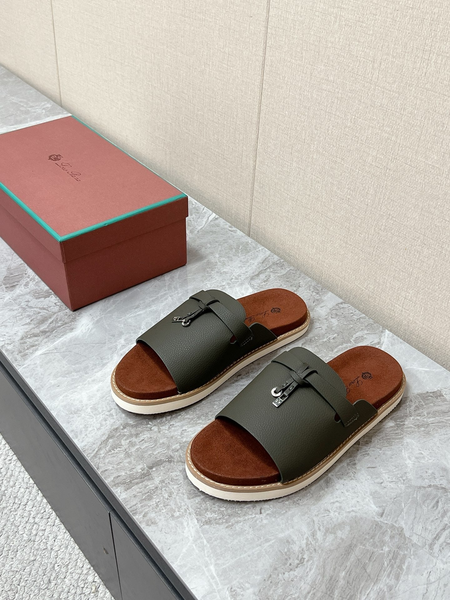 LP 26s Men’s Lock Mule Slides In Olive Green Calfskin Silver Hardware