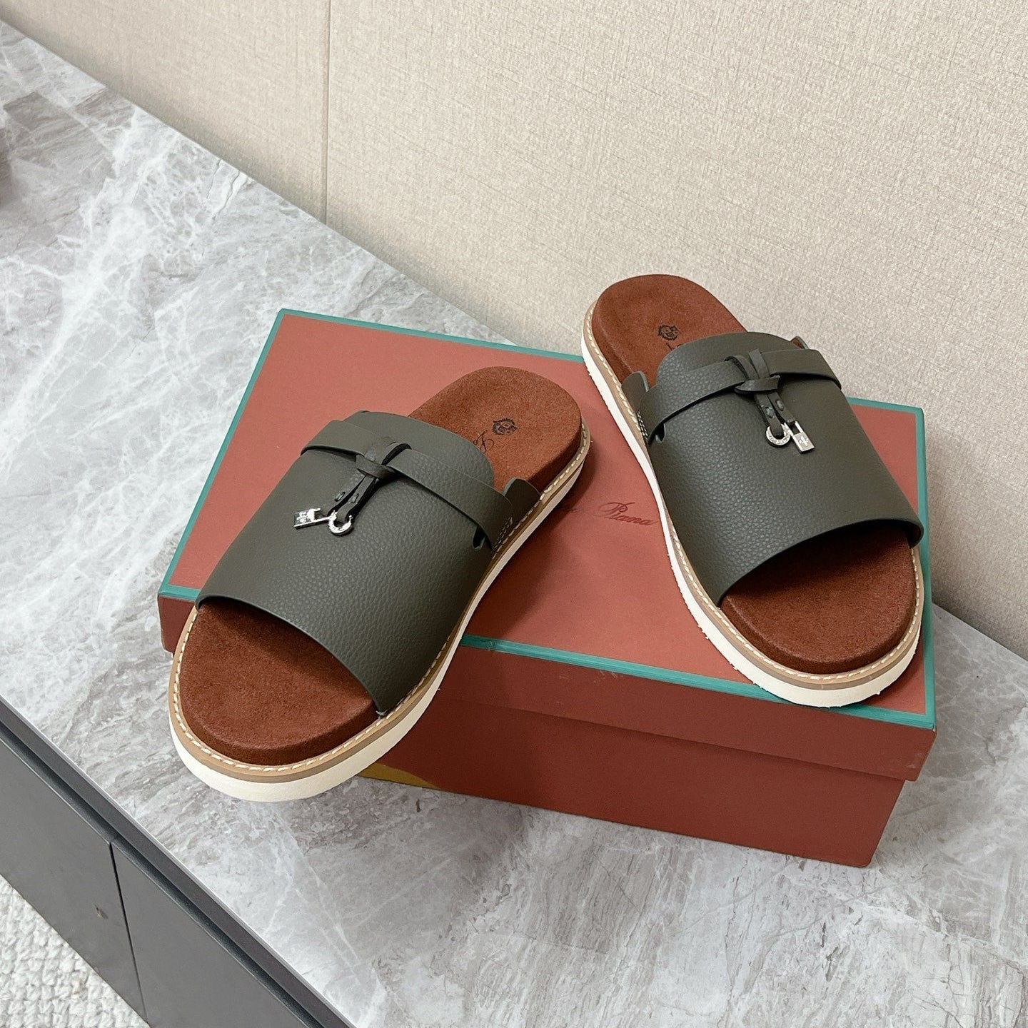 LP 26s Men’s Lock Mule Slides In Olive Green Calfskin Silver Hardware