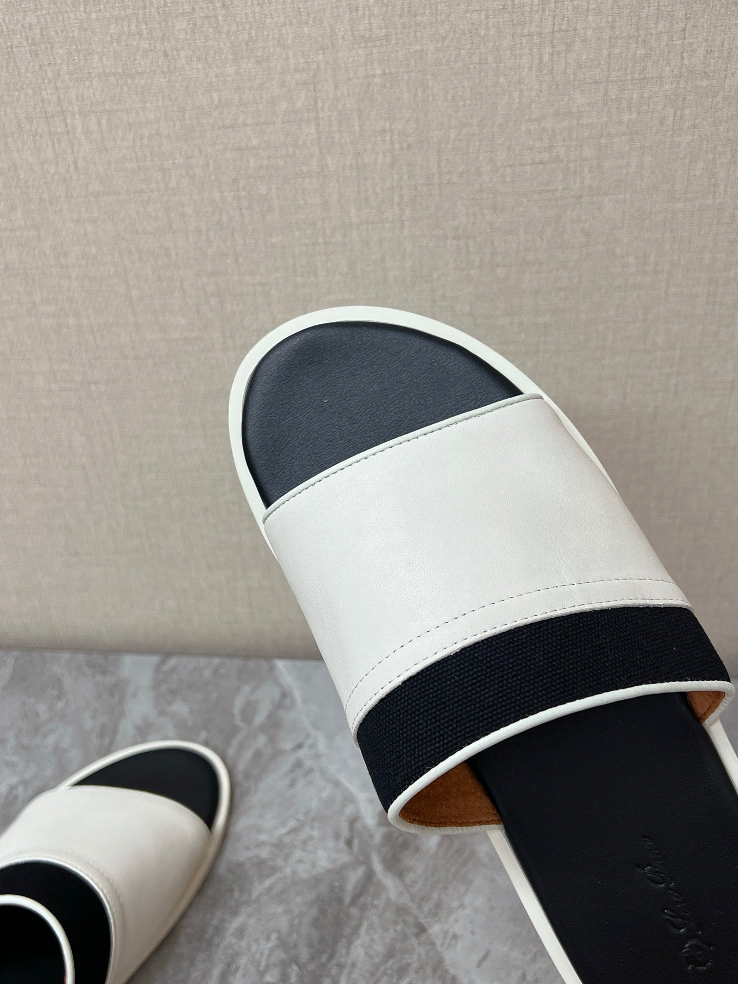 LP 26s Men’s Cutout Slides In Black Calfskin