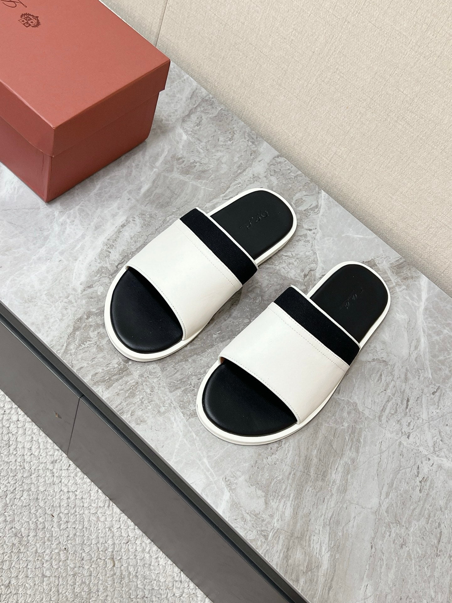 LP 26s Men’s Cutout Slides In Black Calfskin