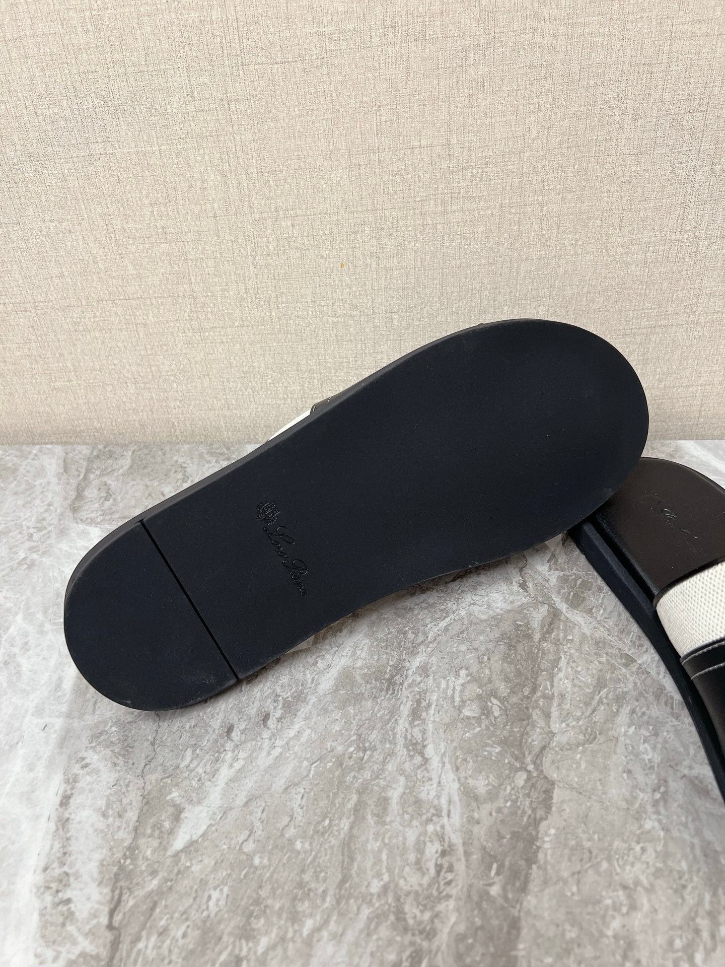 LP 26s Men’s Slides Sandal In Black Calfskin And Ivory White Canvas