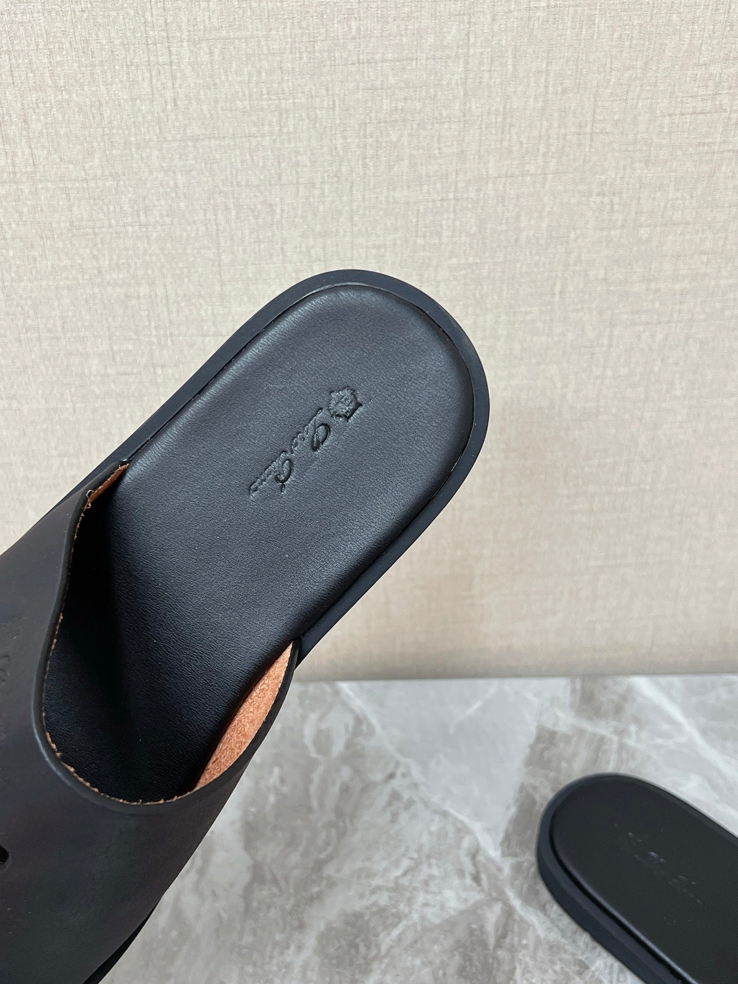 LP 26s Men’s Classic H-Cut Slides In Black Calfskin