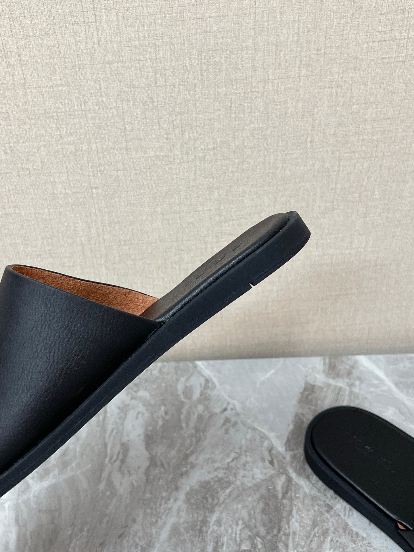 LP 26s Men’s Classic H-Cut Slides In Black Calfskin