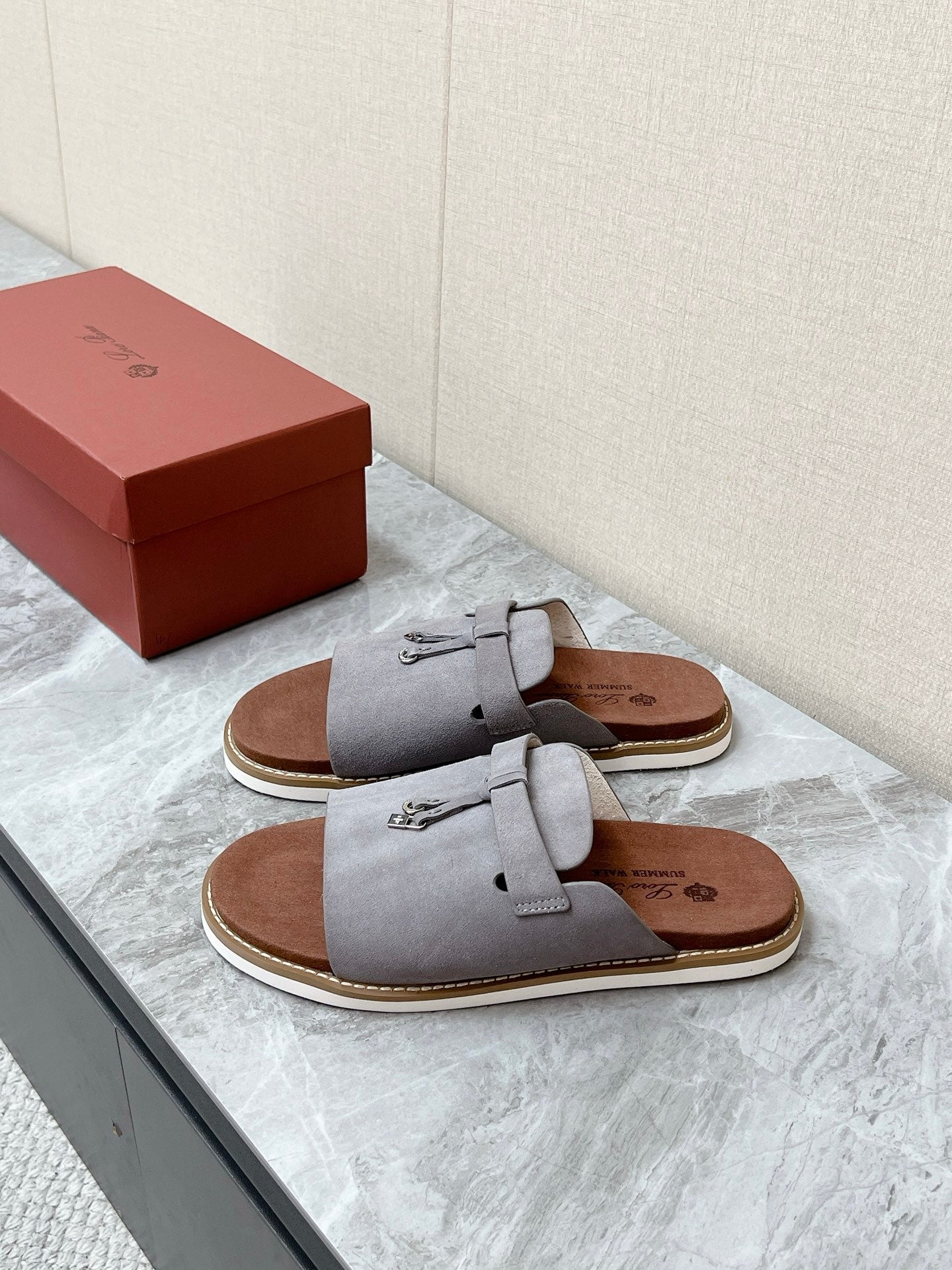 LP 26s Men’s Lock Charm Slides In Grey Suede Silver Hardware