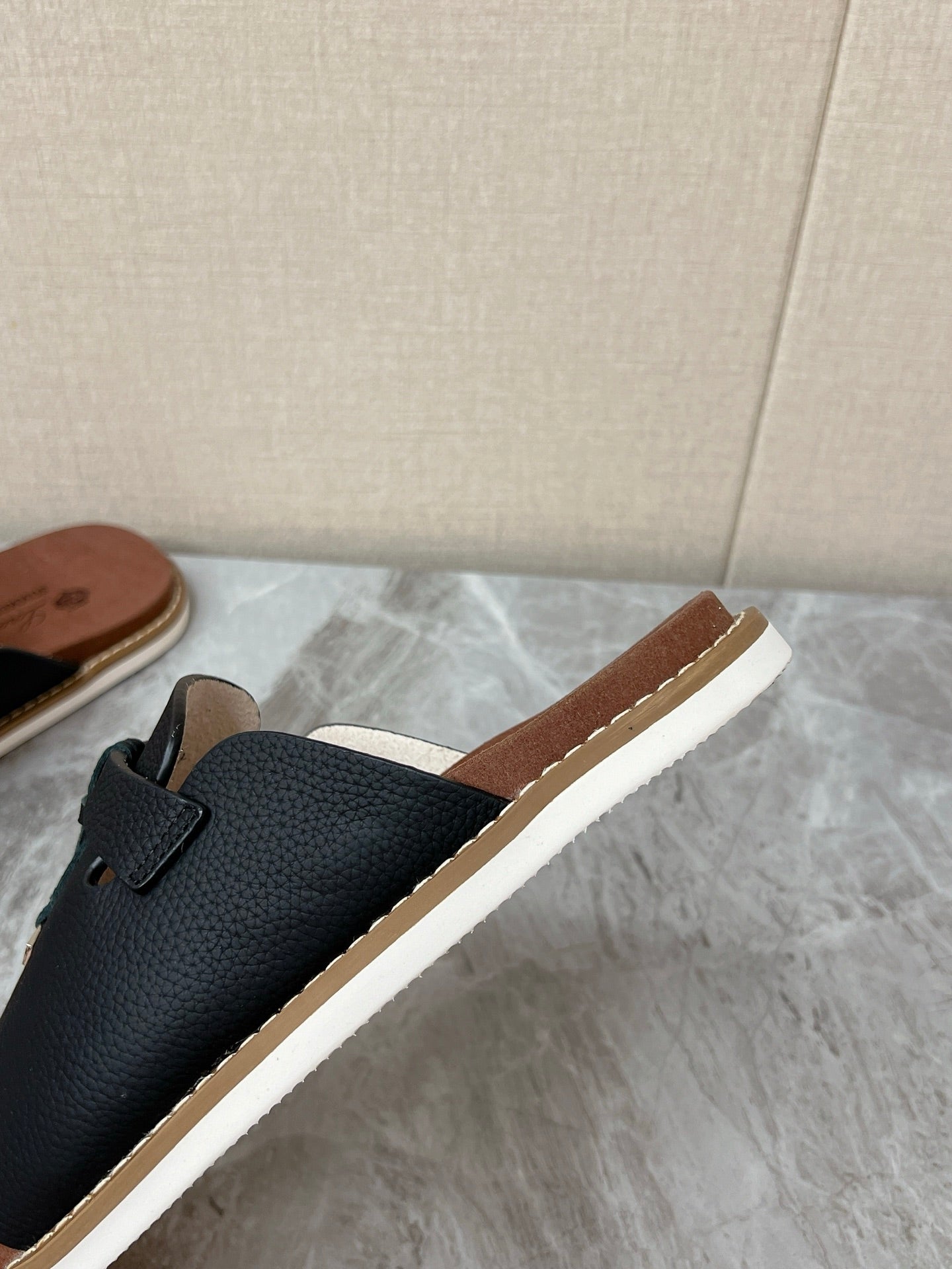 LP 26s Men’s Lock Charm Slides In Black Calfskin Silver Hardware