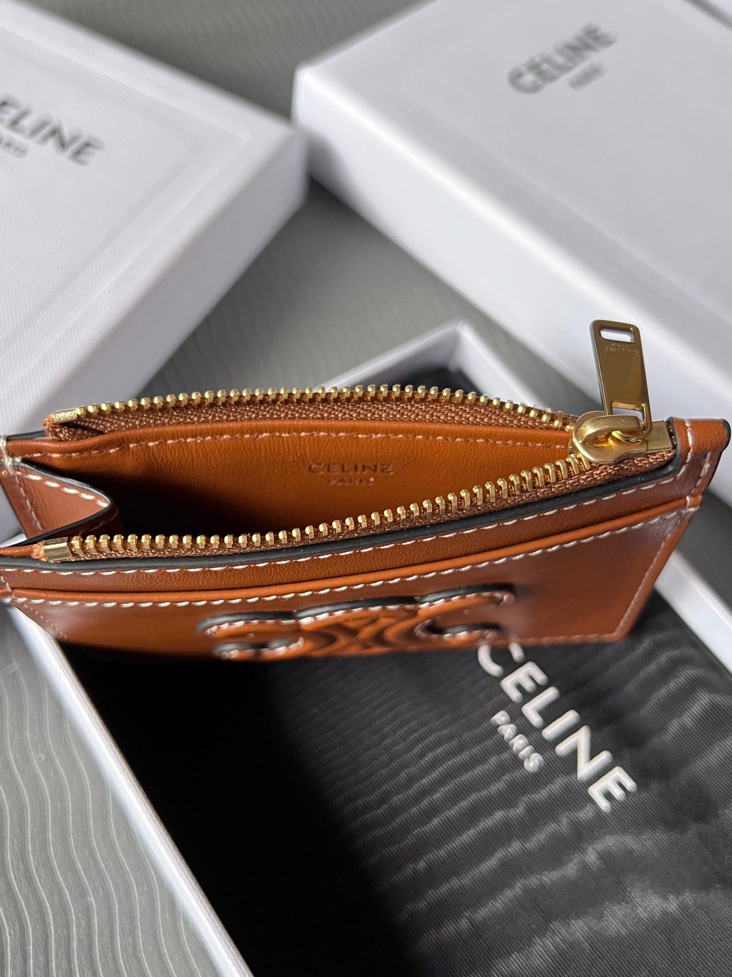TRIOMPHE Zipped Card Holder Brown Cowhide Leather