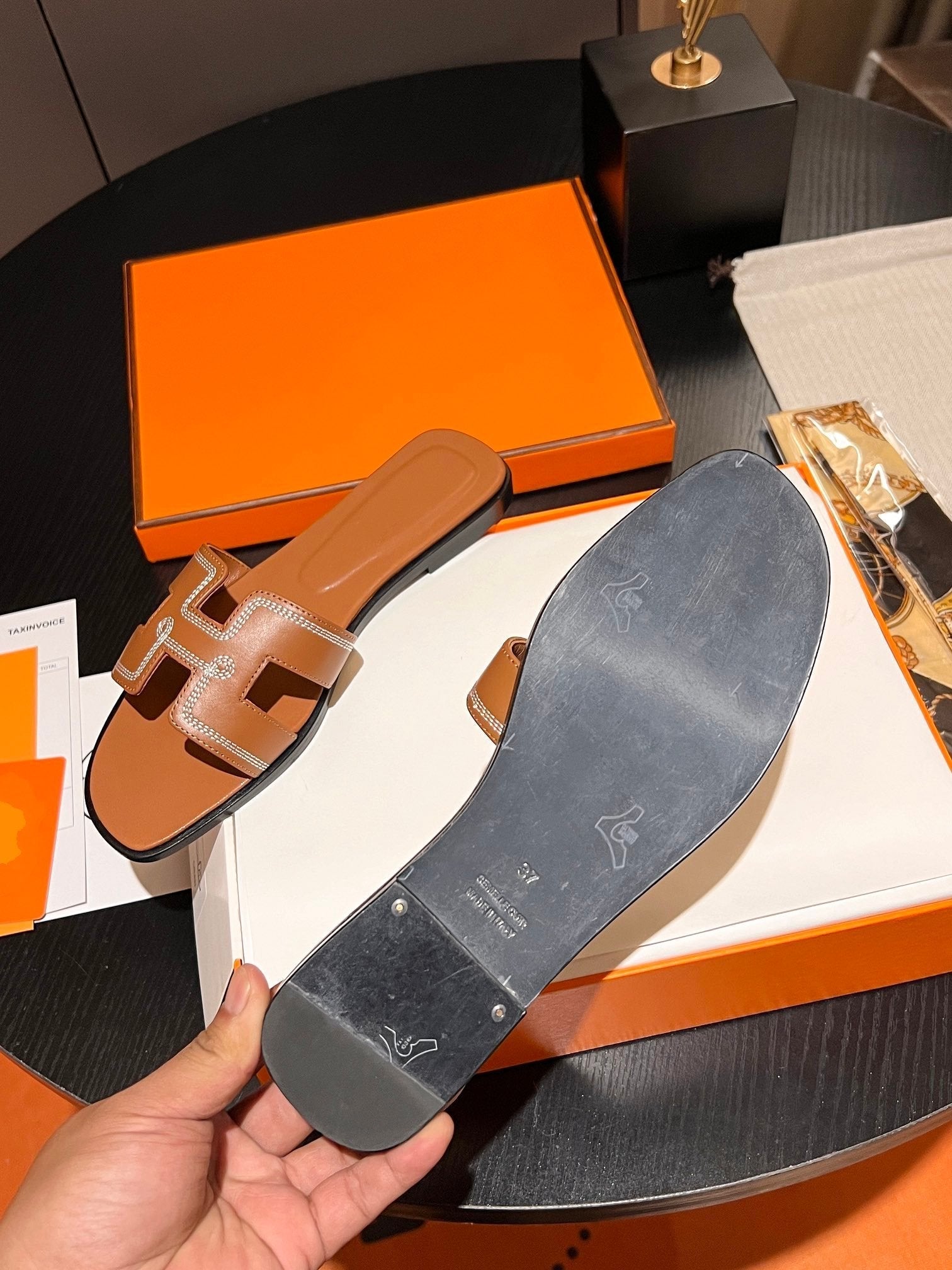 0RAN SANDAL Calfskin Sandstone