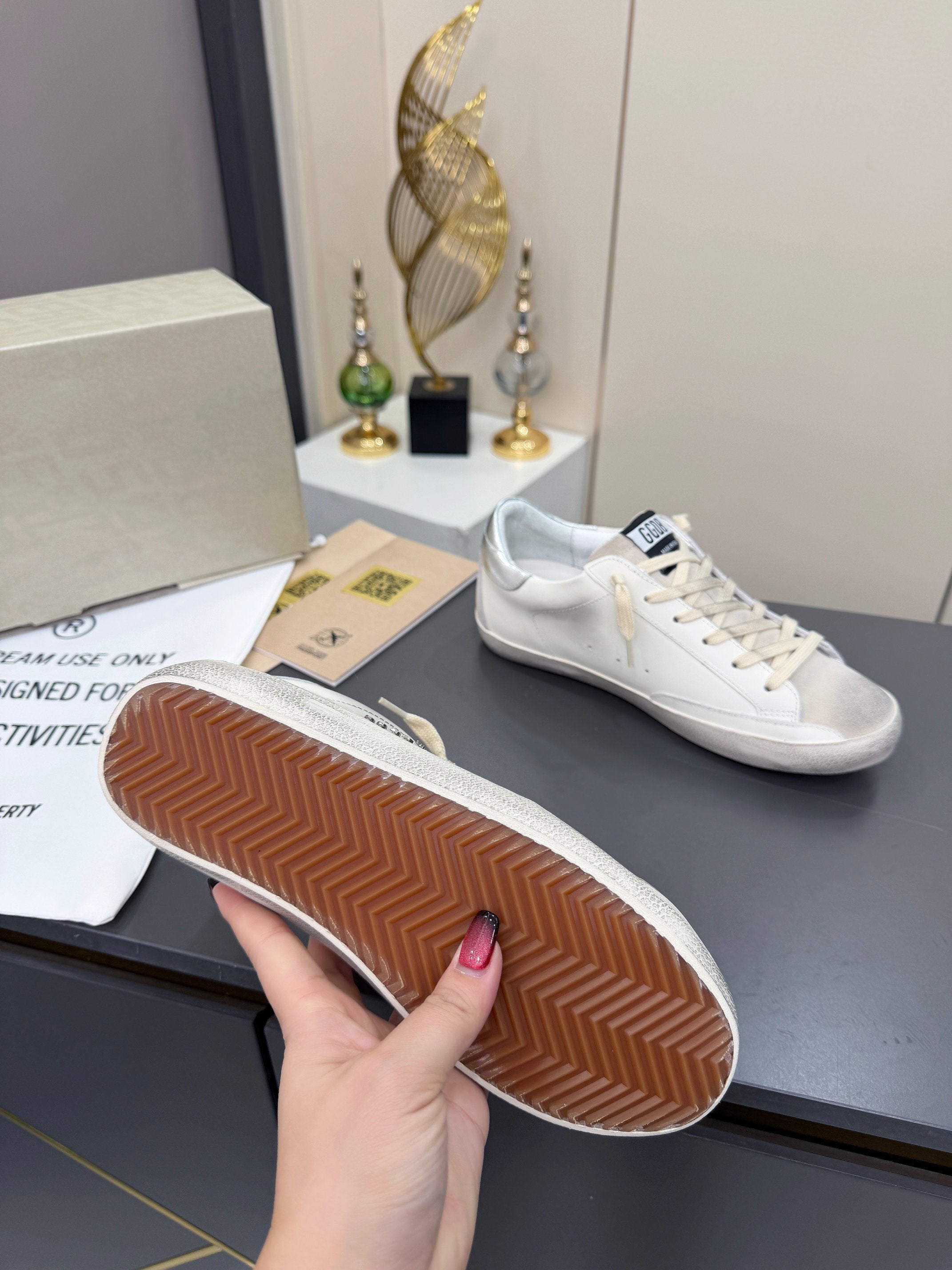Golden Goose 26s Superstar Sneakers White Gold Glitter Leather 735895