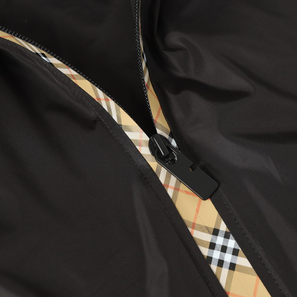 Burberry 26s Hooded Windbreaker Jacket Black Vintage Check Trim