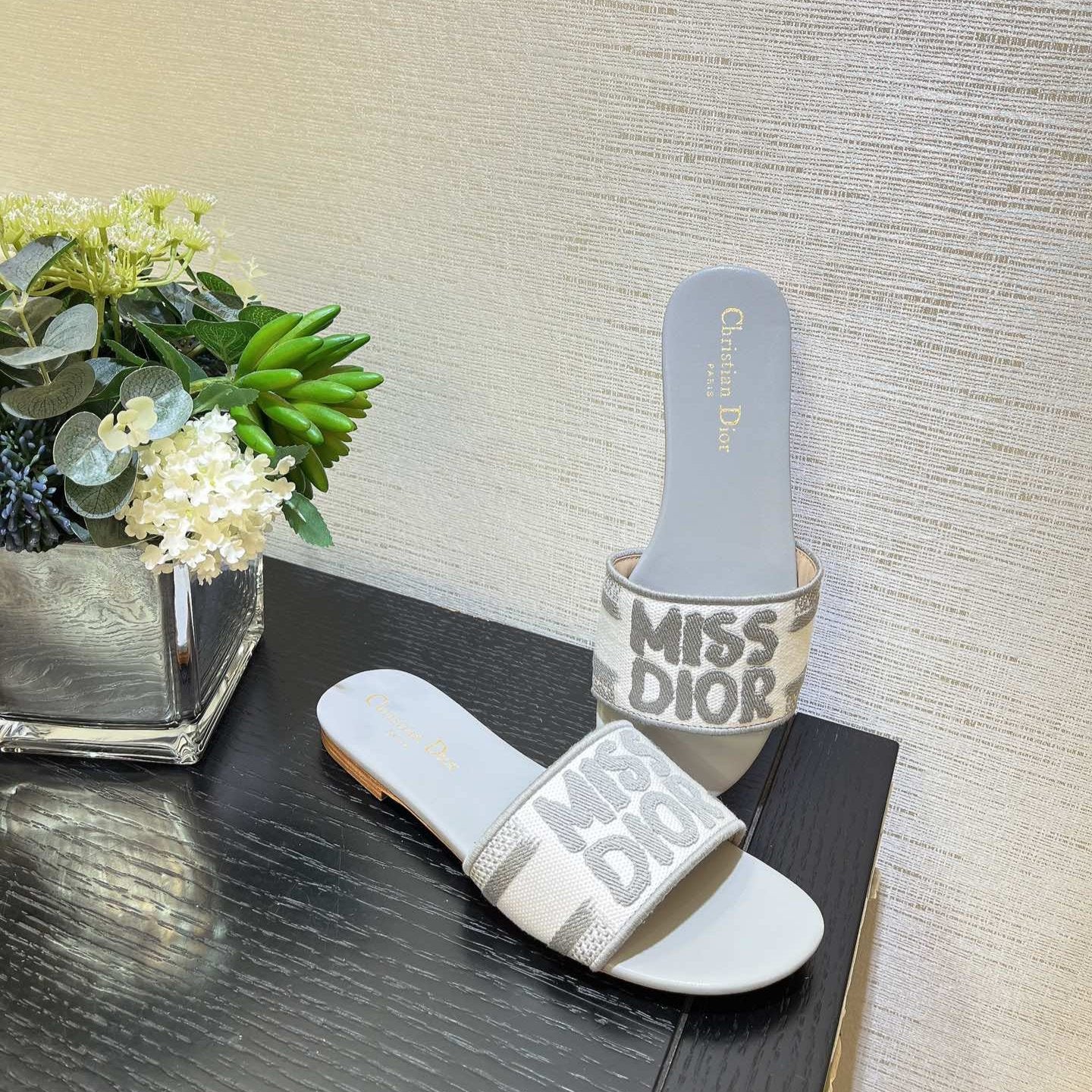 dway slide embroidered grey cotton