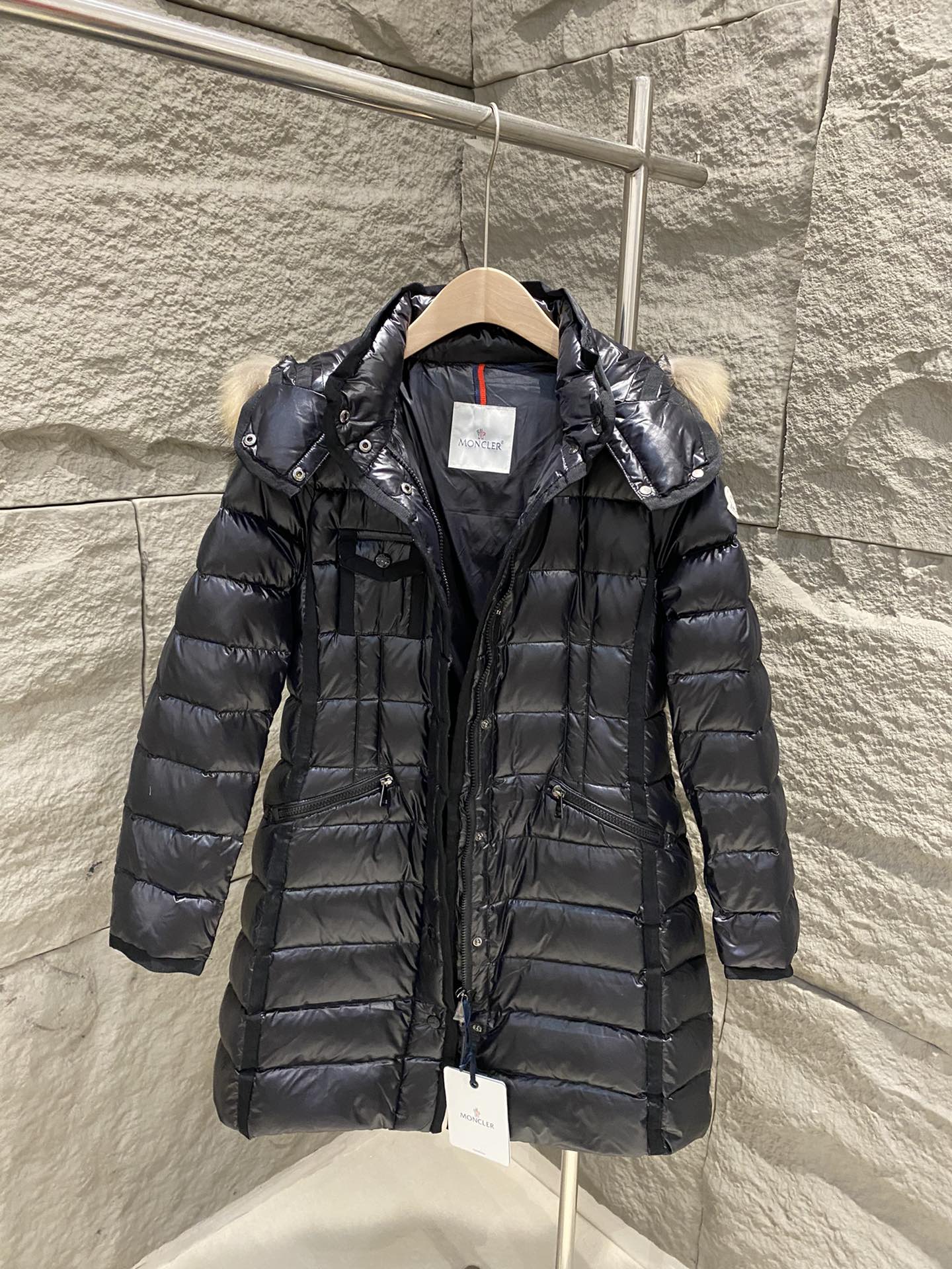 Moncler Puffer Jacket Hood Black Fur 341352