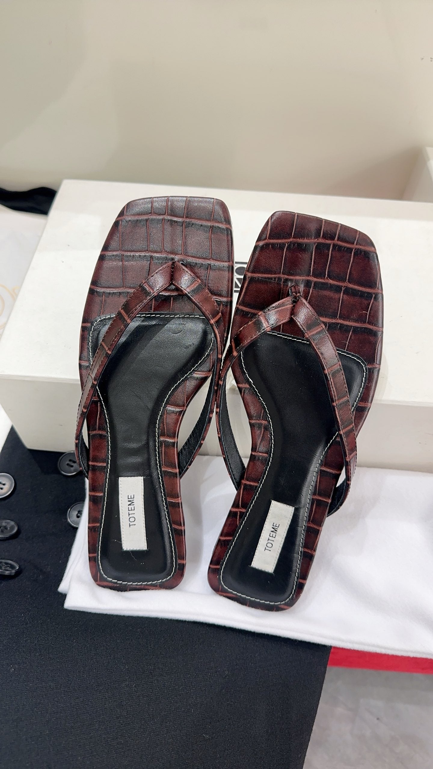 Toteme Thong Sandals Burgundy Croc-Effect Leather 751655